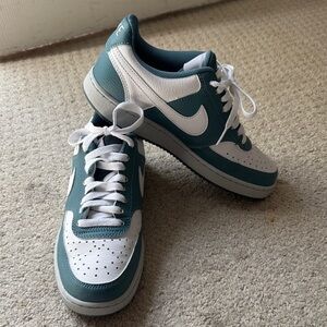 Nike Low Top Sneakers in Teal and White